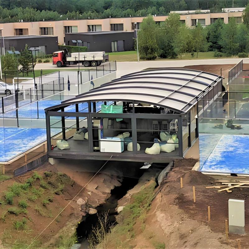 Gebogene Pergola, die perfekte Überdachung für große Dächer